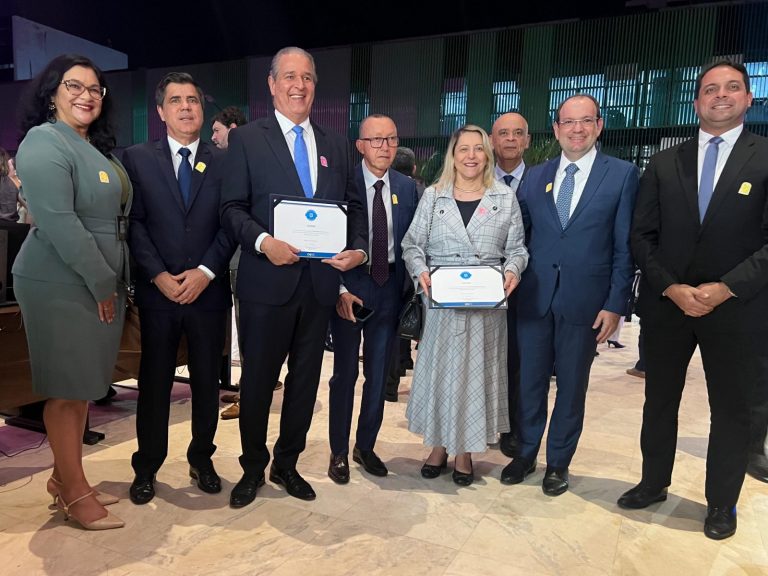 Do Judiciário baiano, estavam presentes na cerimônia os Desembargadores Maurício Kertzman Szporer, Paulo Jorge e Abelardo Paulo da Matta Netto, Presidente do TRE-BA; o Assessor Especial da Presidência, Juiz Gustavo Teles; e o Secretário-Geral da Presidência, Pedro Vieira.